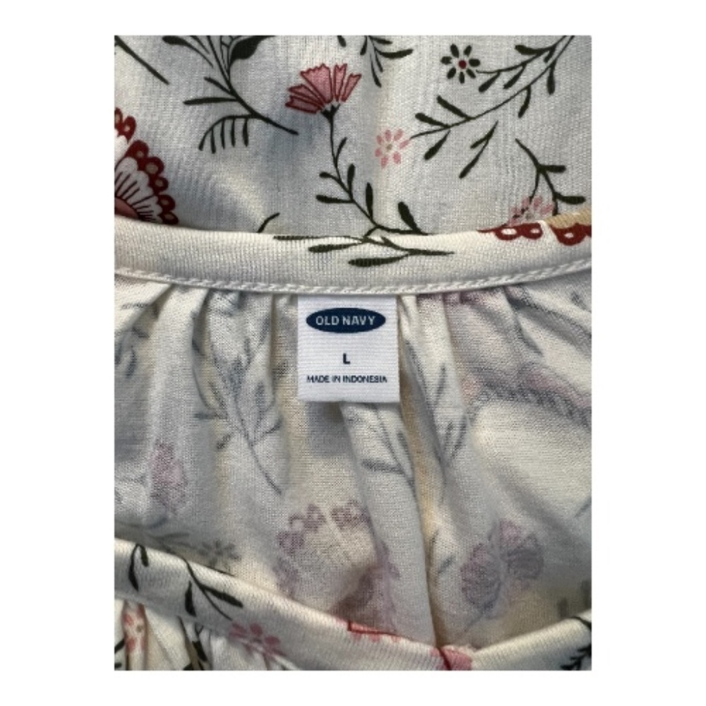 π π NWOT OLD NAVY Womenβs Floral V-Neck Cropped 3/4 Sleeve Top - Picture 7 of 9